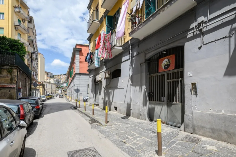 Via M Guadagno n 32 in Napoli — отель с удобным расположением в Неаполе