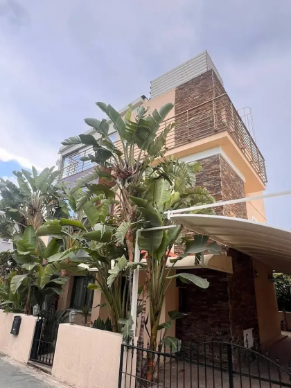 Luxury Seaside Villa — забронировать отель в Ларнака