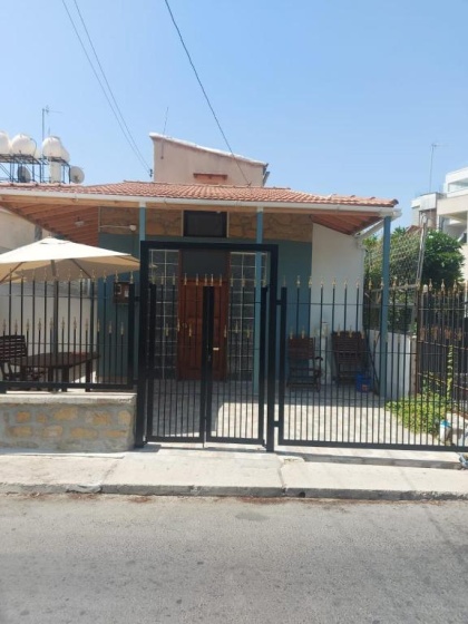 Anna Guesthouse 10 min walk from the beach — отель с удобствами в Ларнака