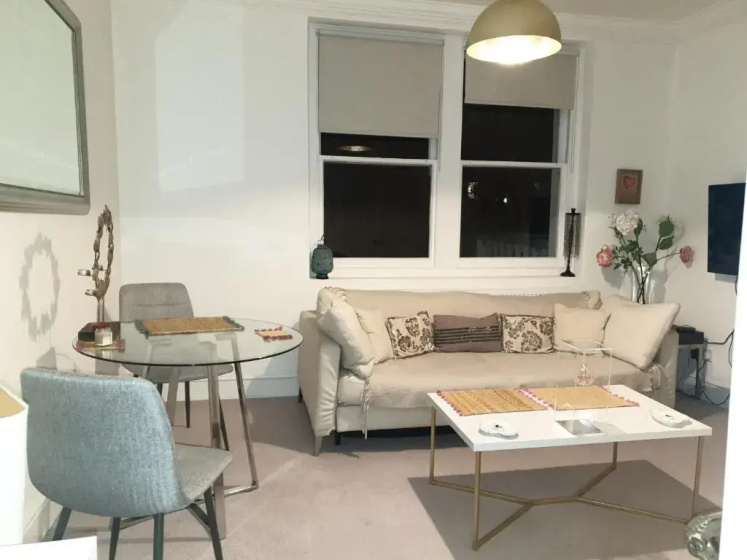 Beautiful 1 Bed Apartment with Terrace 5 mins from Hyde Park — отель с удобствами в Лондоне