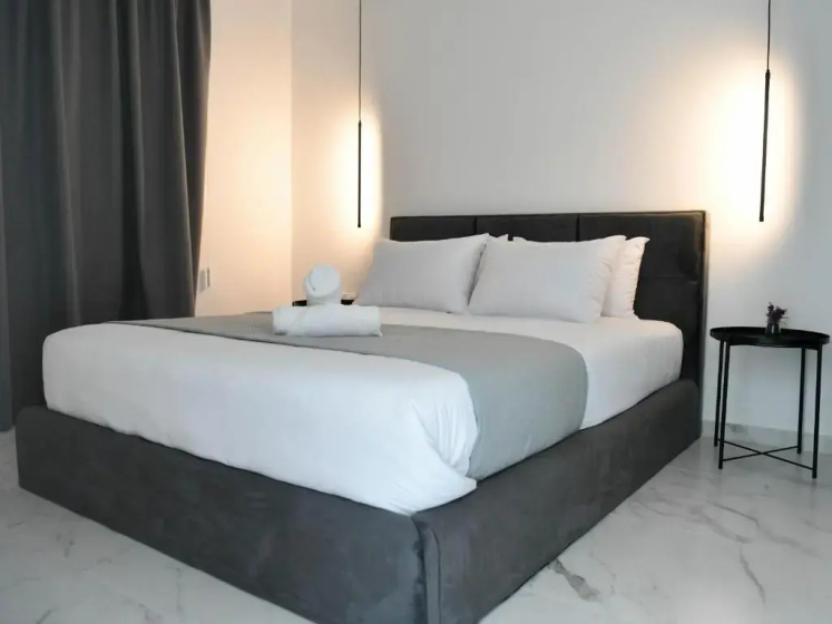 The Room, Suite 15, Leda Gardens — отель с удобствами в Пафос