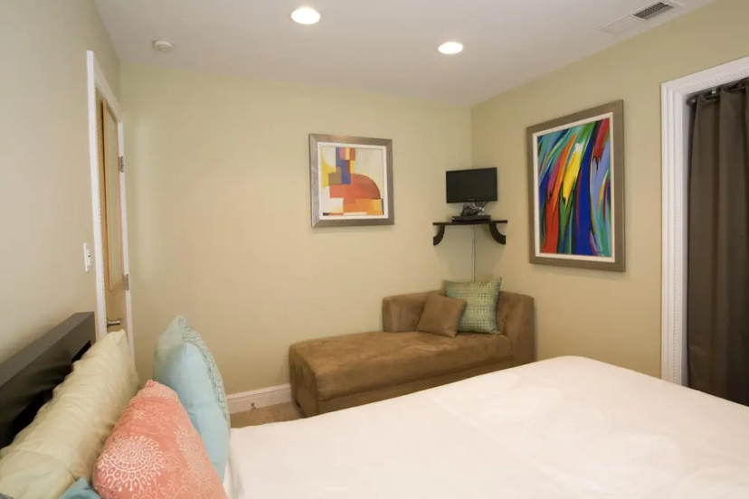 Ground Floor In Venice Near The Beach 3 Bedroom Home by RedAwning — забронировать отель в Лос-Анджелесе