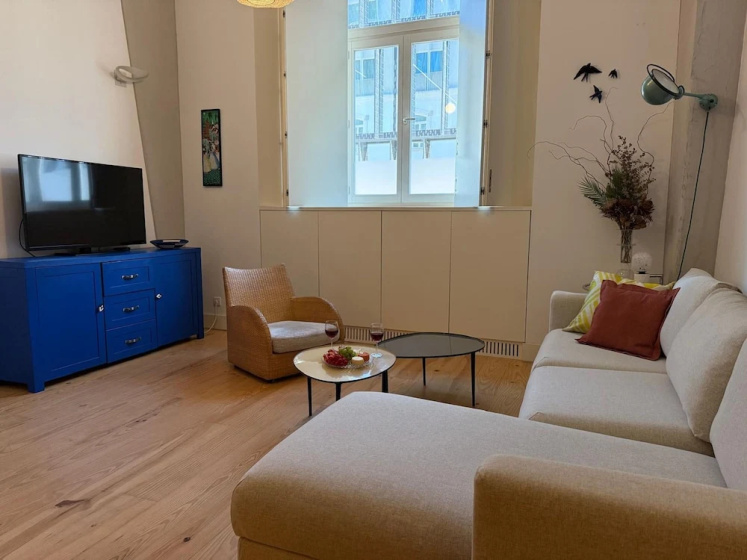 Stylish Apartment Near Timeout Market — отель с удобным расположением в Лиссабоне