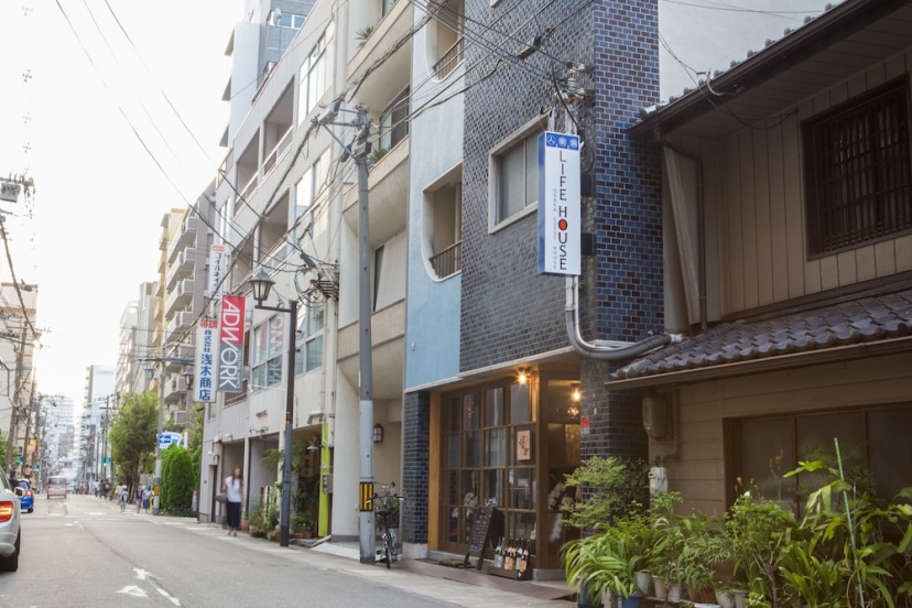 Life House Shinsaibashi Osaka Castle — отель в Осаке, Япония