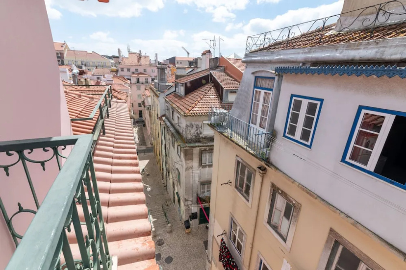 Цены на Portas do Bairro Alto в Лиссабоне