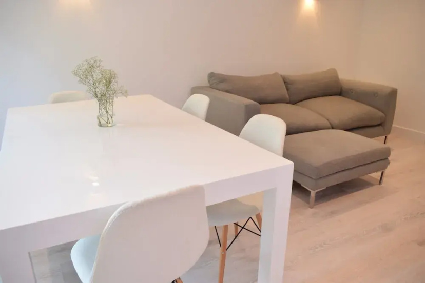 Stylish 2 Bedroom Apartment in Queen's Park — забронировать отель в Лондоне