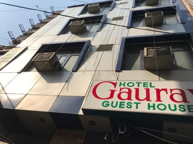ADB Rooms Gaurav Guest House — отель с удобным расположением в Дели
