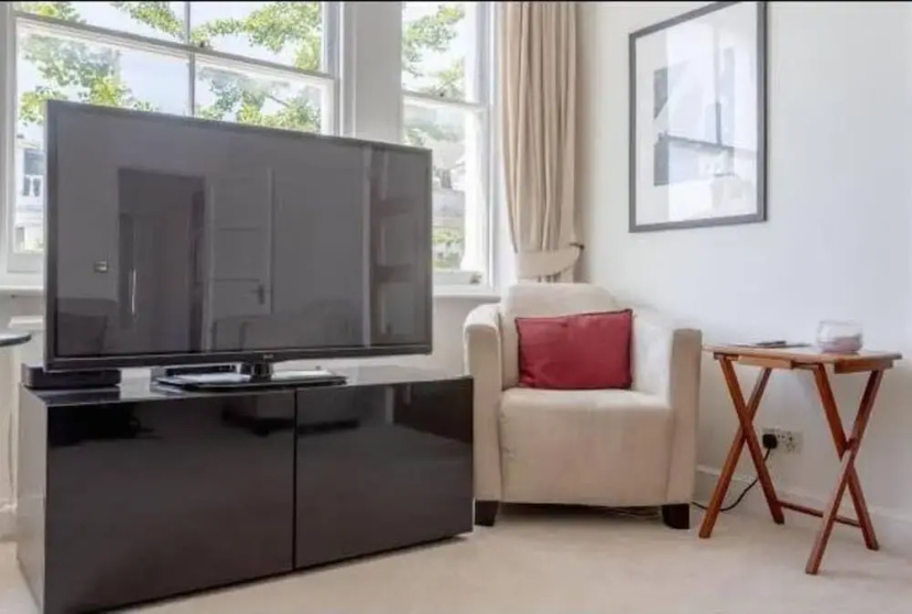 Цены на Elegant 2 Bedroom Earls Court Apartment в Лондоне