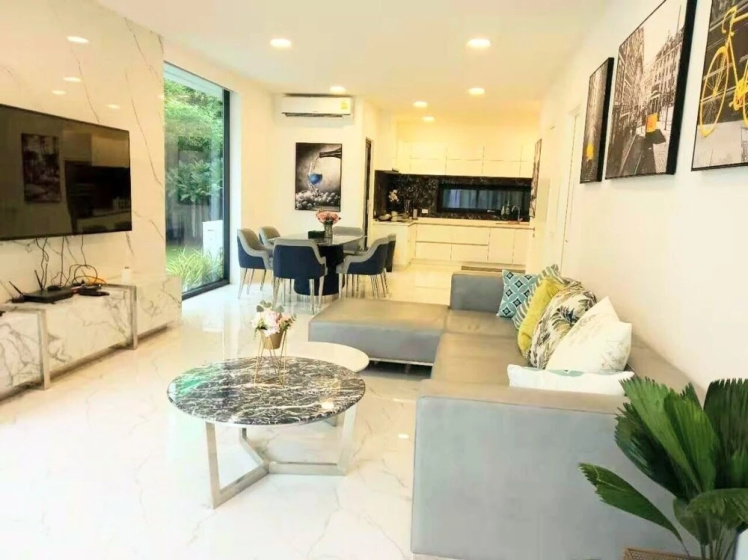 Private Pool Villa in Central Pattaya - Palmc5 — отель с удобным расположением в Паттайе