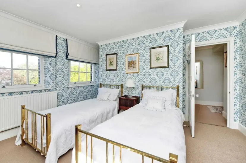 Цены на Beautiful & Spacious, 2 Bed in South Kensington в Лондоне
