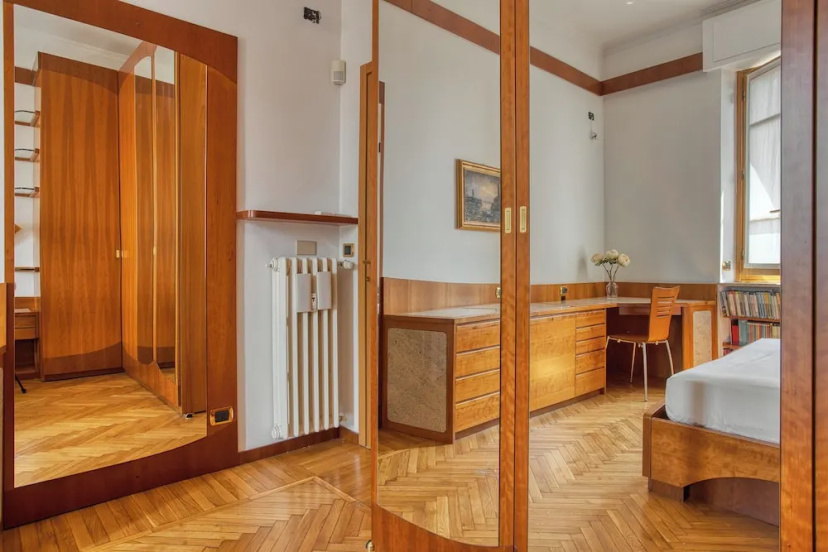 JOIVY Captivating flat with balcony — отель с удобствами в Милане