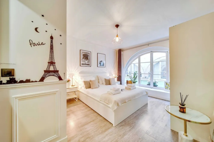 Amazing Historical Parisien Apartment Next TO Louvre Area ! - 1 — забронировать отель в Париже