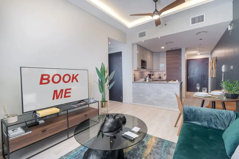 Calm 1-bedroom With Relaxing Balcony Atmosphere in Liwan — отель с удобствами в Дубае