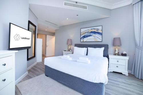2BR ON PALM JUMEIRAH SHORELINE 20 - With Beach Access & a Complimentary Golf — отзывы гостей и цены