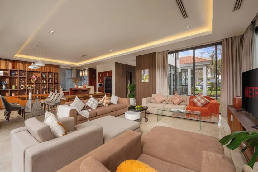 Ocean Villa Da Nang 4BR 5 Beds, Private Pool and Kitchen — отель с удобным расположением в Дананге