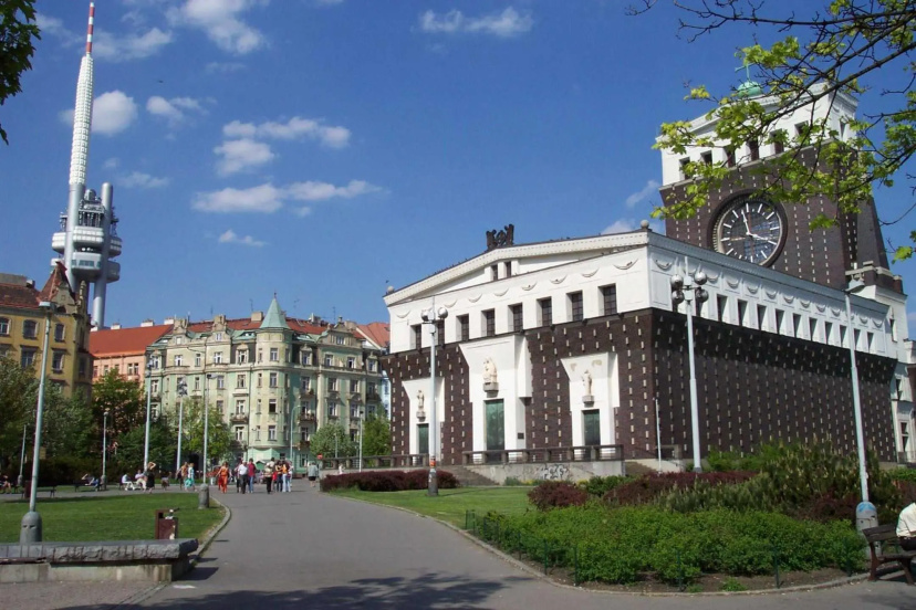 Cosy Apartment Under the Tower — комфортный отель в Праге