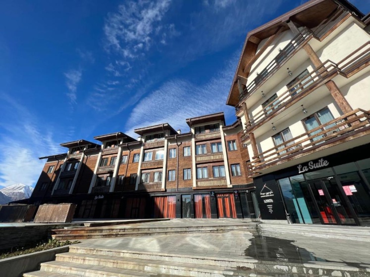 RedHubCo New Gudauri Suites 311 — отель с удобным расположением в Гудаури