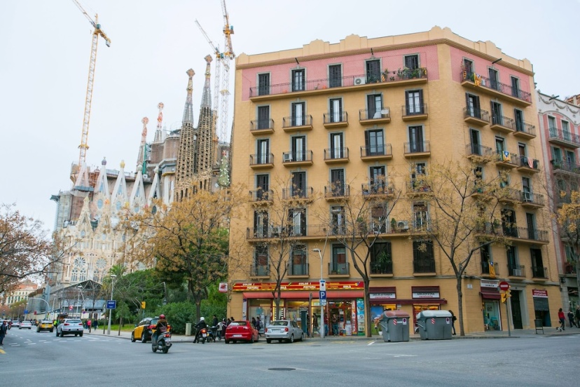 Sagrada Familia Apartment With Private Terrace — отель с удобным расположением в Барселоне