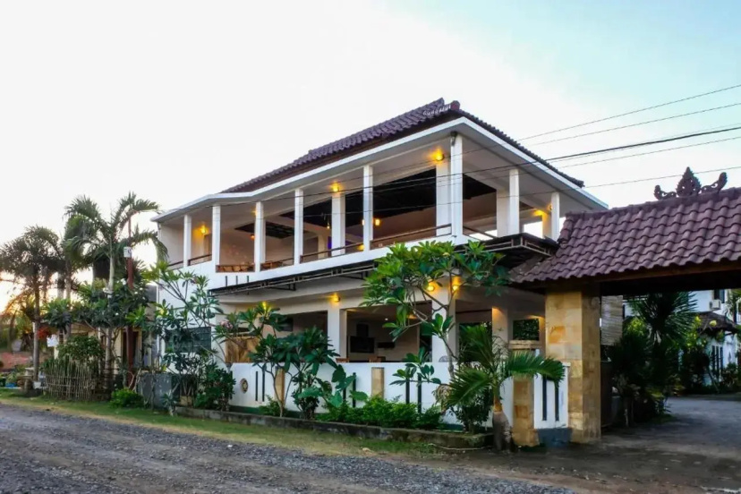 Friends Beach Hotel — комфортный отель в Кута