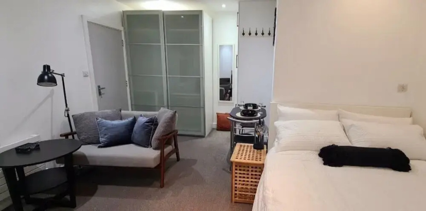 Maple House - Inviting 1-bed Apartment in London — отель с удобствами в Лондоне