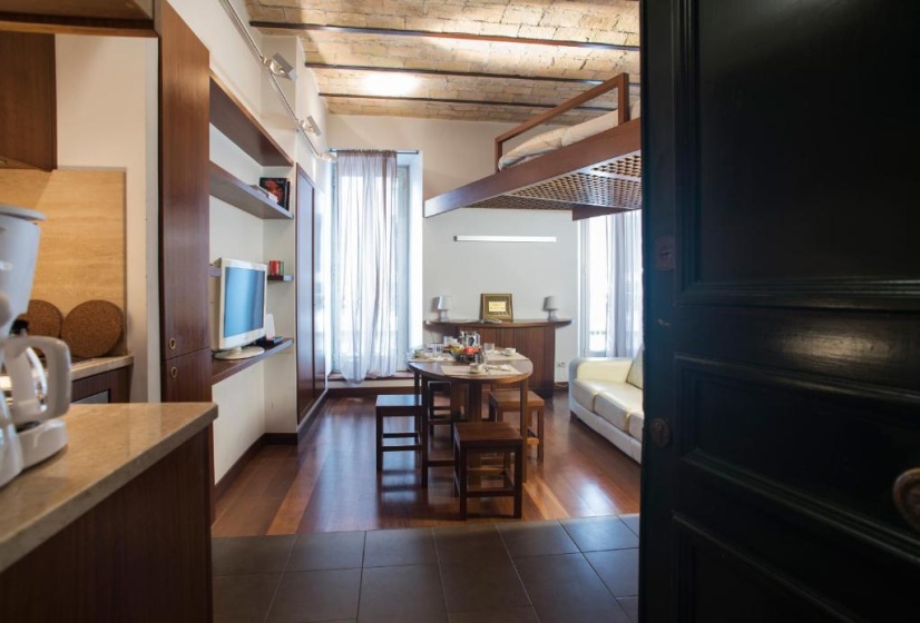 Trevi Fountain - Lovely Loft Apartment — отель в Риме, Италия
