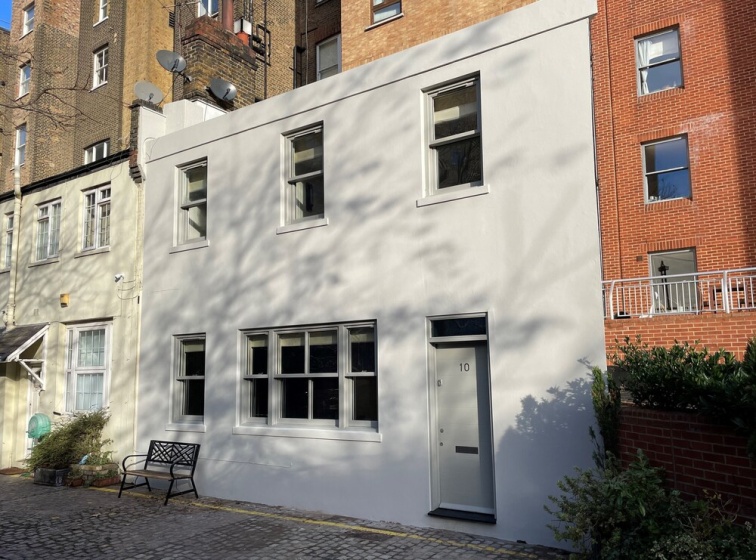 JOIVY Chic Mews house in S Kensington — комфортный отель в Лондоне