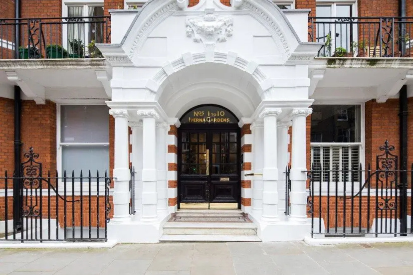 Iverna Gardens by Lime Street — забронировать отель в Лондоне