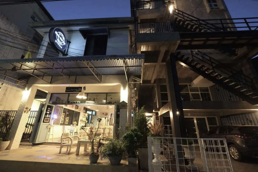 Сравните цены на Chanchalay Hip Hostel в Краби