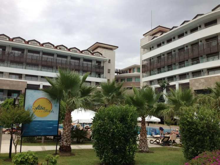 Сравните цены на Alba Royal Hotel - Ultra All Inclusive - Adults Only 16+ в Манавгат