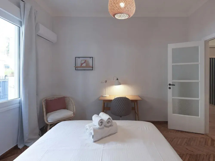 New Stylish Apartment Near St. George Sq — отель с удобным расположением в Афины