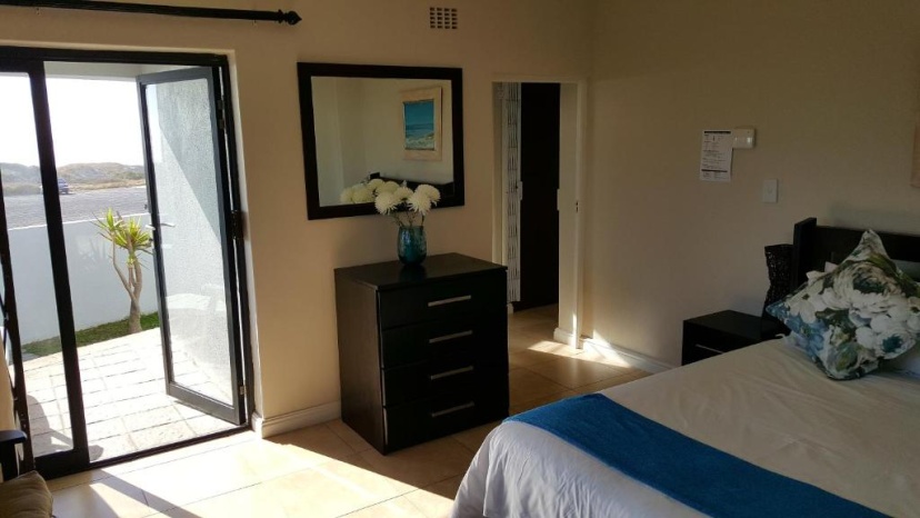 Beach Apartment Melkbosstrand — отель с удобствами в Кейптауне