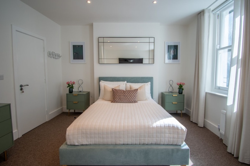 2 Bedroom Flats in Covent Garden — забронировать отель в Лондоне
