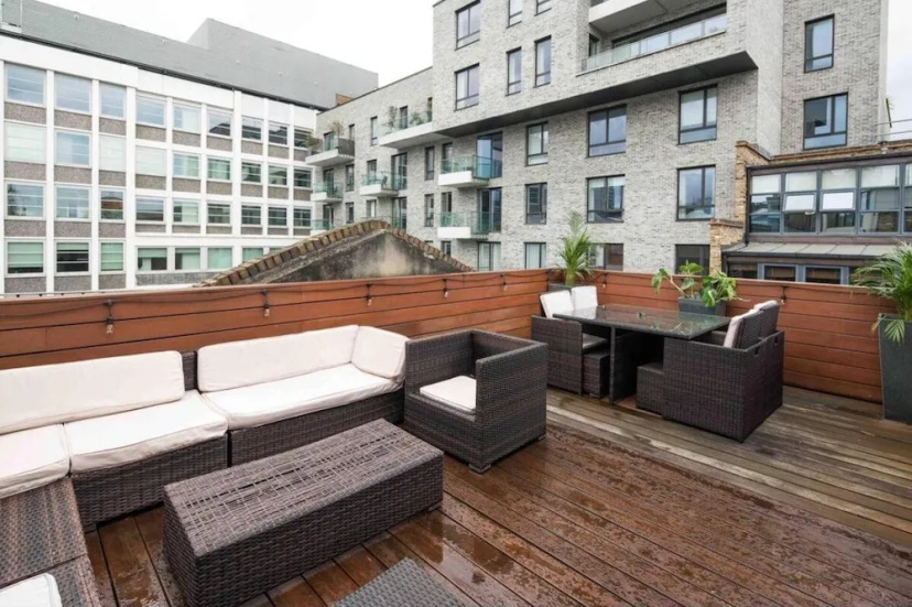 Цены на Luxury Penthouse Located Near Old Street в Лондоне