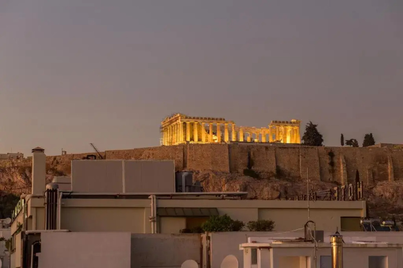 Цены на Minimal apartment on the shadow of the Acropolis в Афины