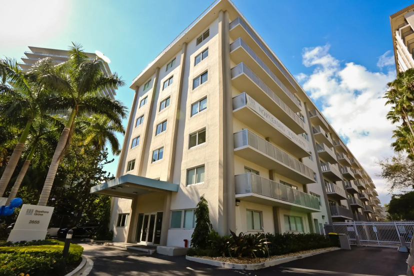 Nuovo Miami Apartments at Coconut Grove — комфортный отель в Майами