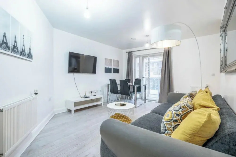 City Central London Apt Balcony, Parking, Sleeps 3 — комфортный отель в Лондоне