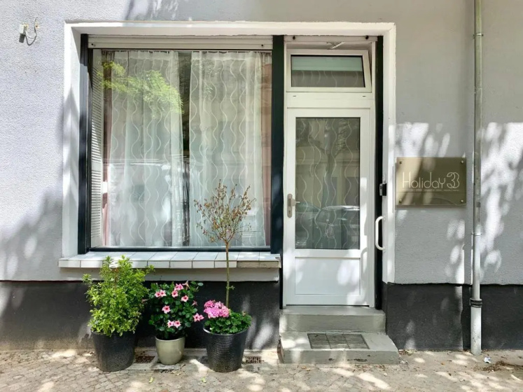 Holiday 33 Apartment S-Bahn Schönhauser Allee — отель с удобствами в Берлине