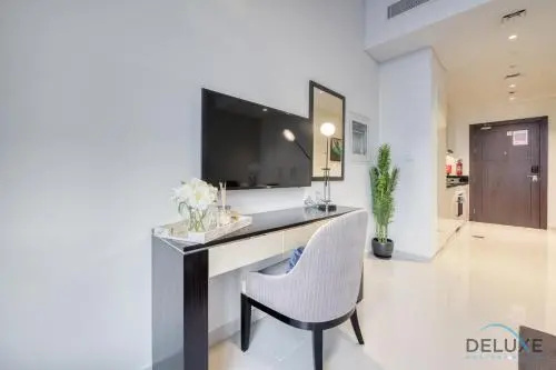 Цены на Sunlit Studio at Golf Promenade 2A DAMAC Hills By Deluxe Holiday Homes в Дубае