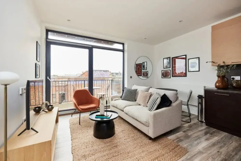 The Wembley Crib - Lovely 1bdr Flat With Balcony — отель с удобствами в Лондоне