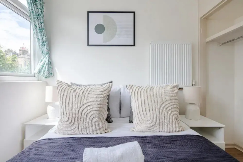 Charming 4BR River Thames & Tate Britain — забронировать отель в Лондоне