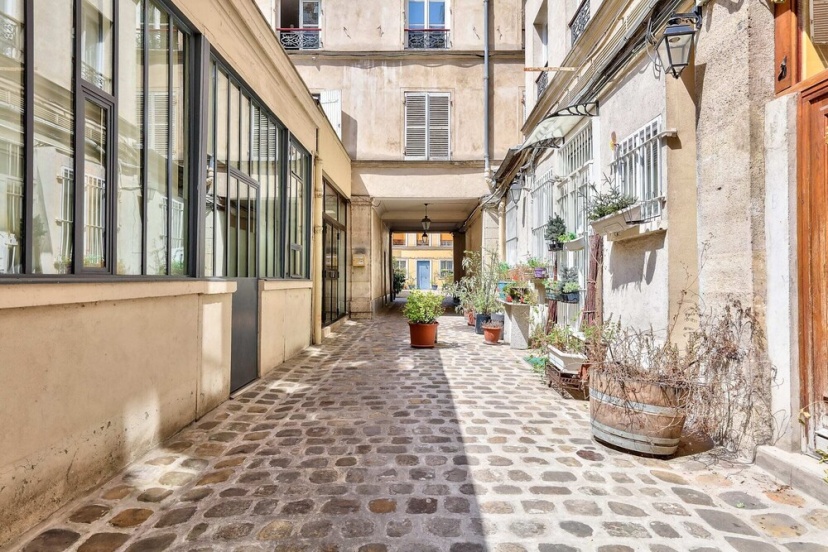 Fully Equipped Apartment Near the Canal Saint Martin — отзывы гостей и цены