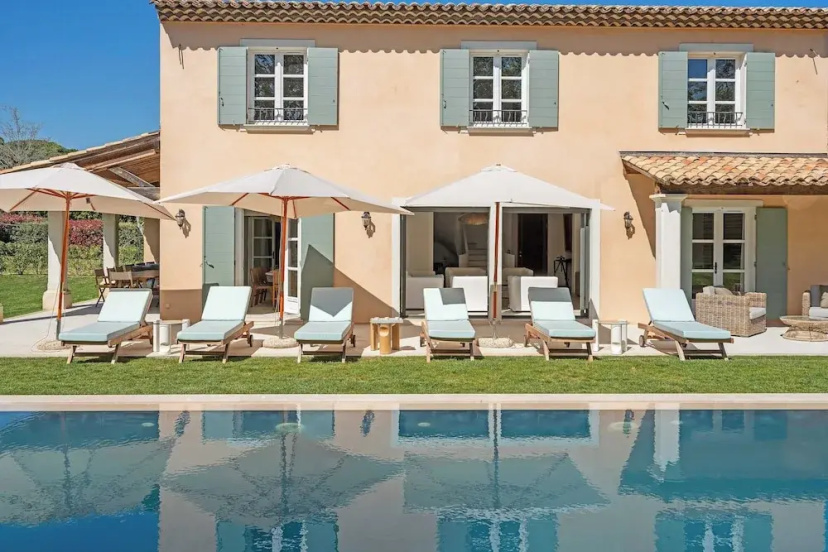 Exceptional Villa- AC- 5br-10p- Baie des Canebiers — отель с удобствами в Сент-Тропезе