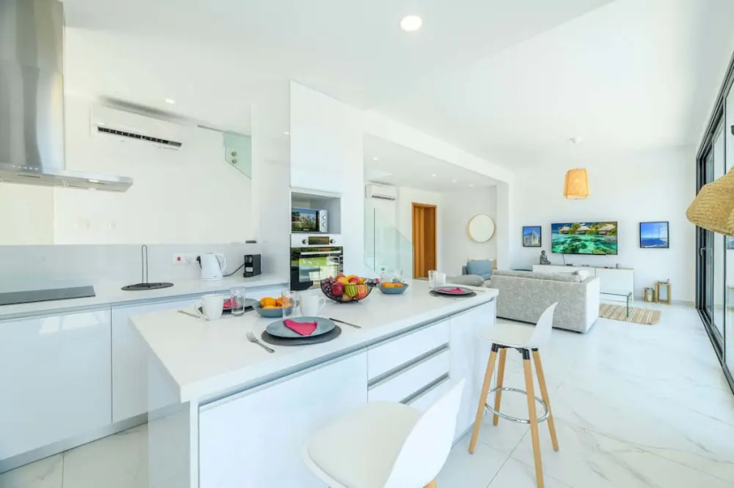 By The Beach - White Coral Villa 2 — отель в Протарас, Кипр