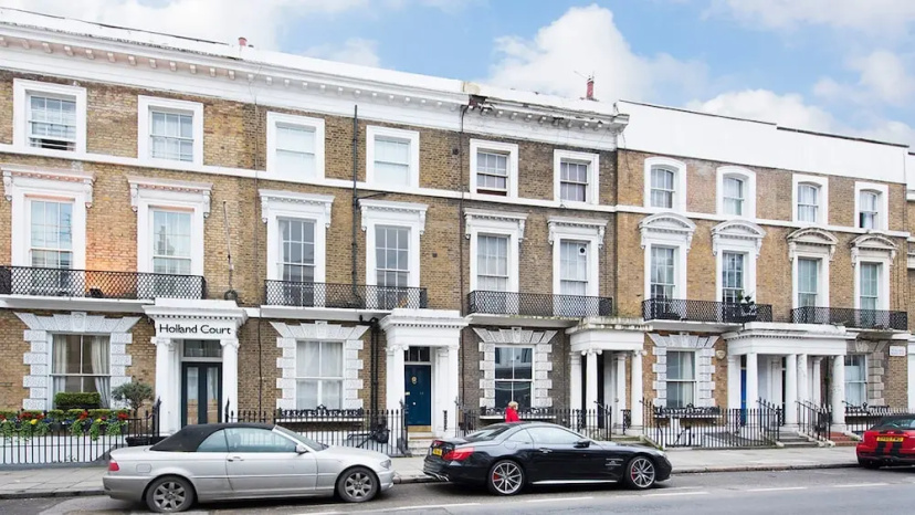 Lovely 2BR Apartment in Kensington — отель с удобным расположением в Лондоне