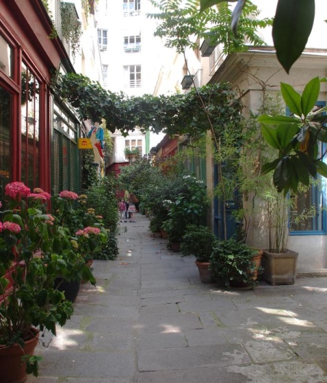 Petit Paris - Oasis in Marais — отель с удобным расположением в Париже