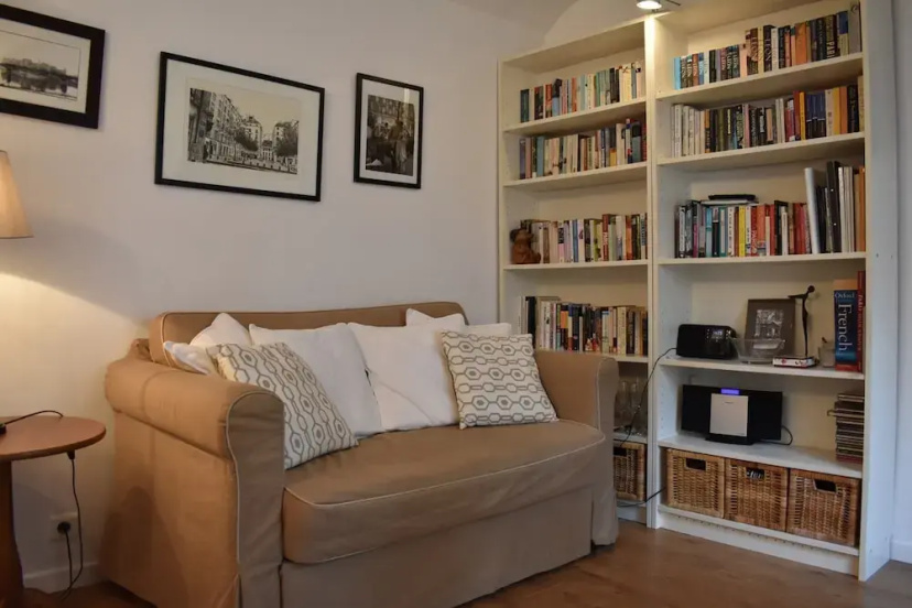Charming Apartment Near Le Marais — забронировать отель в Париже