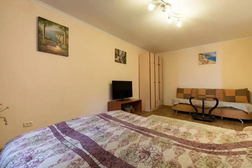 Apartment Nadezhda at Zheltoskan 77/79 — забронировать отель в Алматы