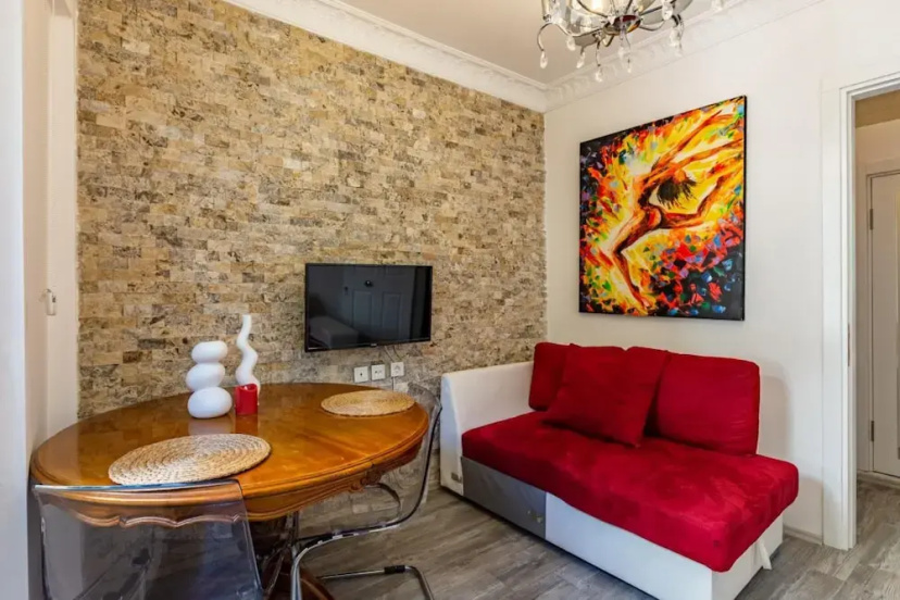Charming Flat 5 Min to Taksim Square in Beyoglu — комфортный отель в Стамбуле
