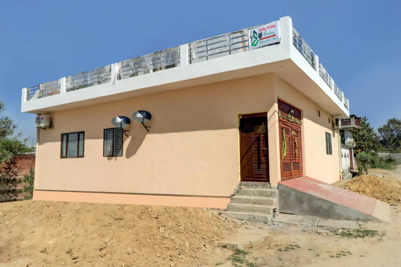 OYO Flagship 77242 Radhey Krishna Bhawan - Hotel in Λάκναου - Photo 1