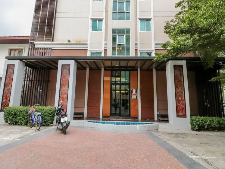 Nida Rooms Chok Chai 1620 Holiday at The Bangkok Cha Cha Suite 3 — отель в Бангкоке, Таиланд